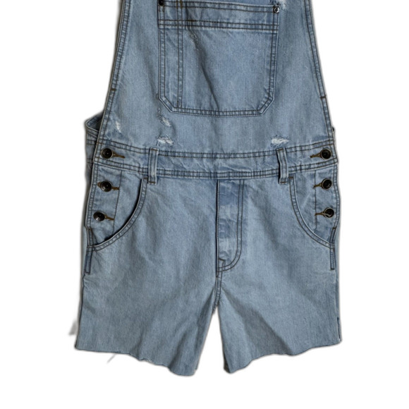 BDG Shortall Overalls Womens 30W Light Wash Denim Distressed Raw Hem Shorts - Picture 3 of 15